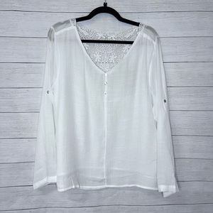 White Lace Embroidered Splice Back V Neck Button Sleeve Top 💗